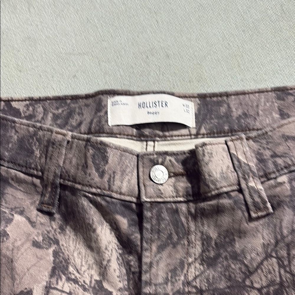 Hollister Earthy Camouflage Trousers